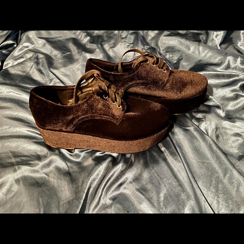 Black velvet flatform oxfords